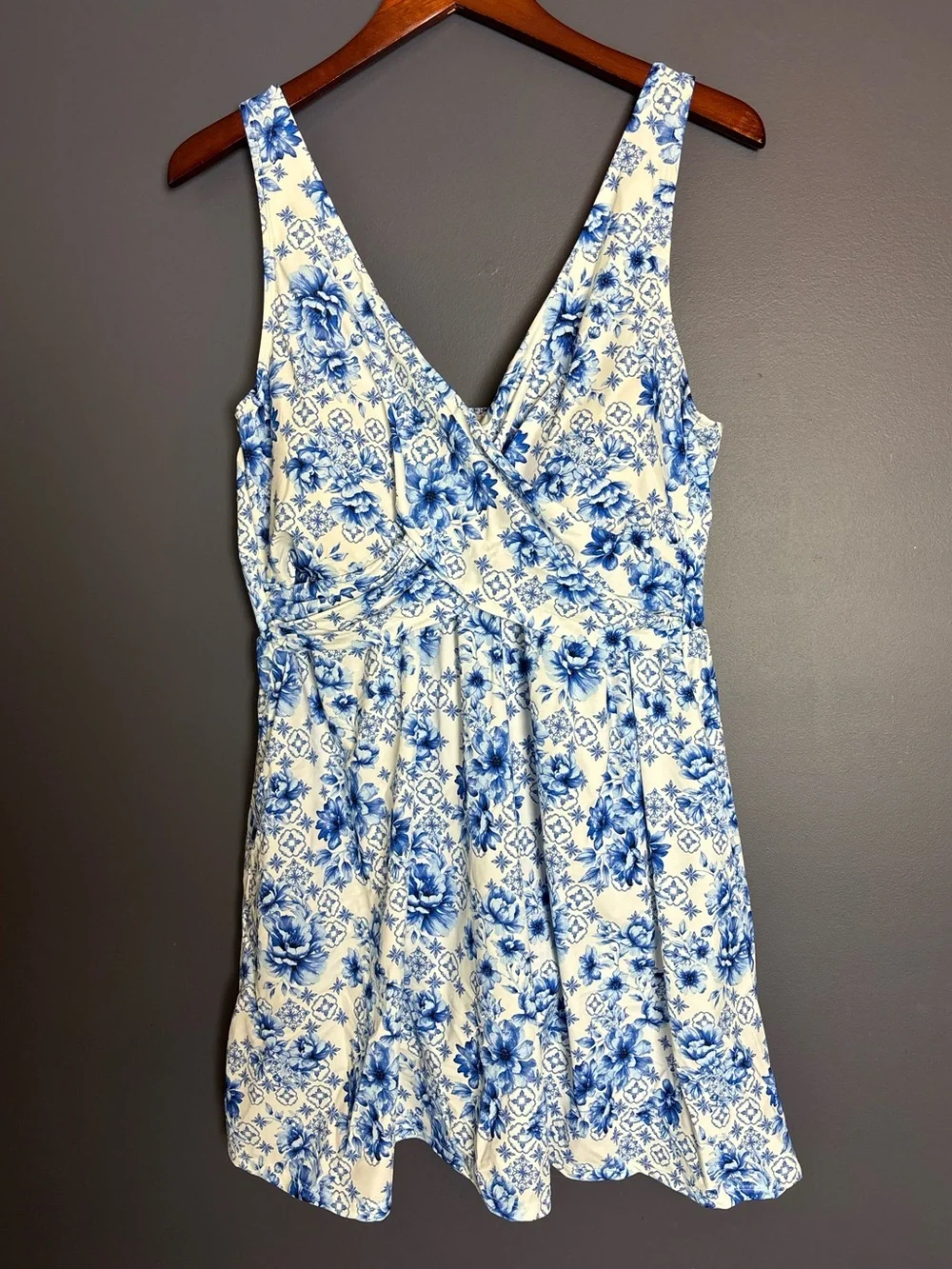 NEW Lands' End SlenderSuit Wrap Swim Dress Swimsuit Bathing Suit White Blue 18
